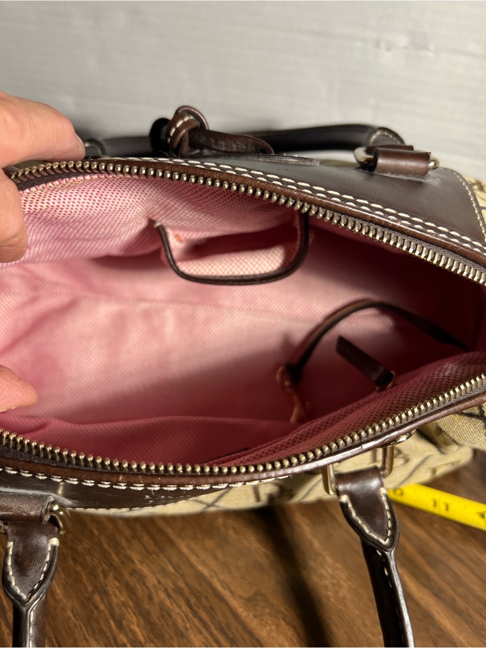 Dooney & Bourke /Handbag - Picture 4 of 4